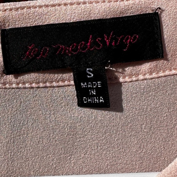 Leo Meets Virgo Cream Lace Lay Over Soft Pink Polyester top• Zip back• Size: S - Picture 8 of 10